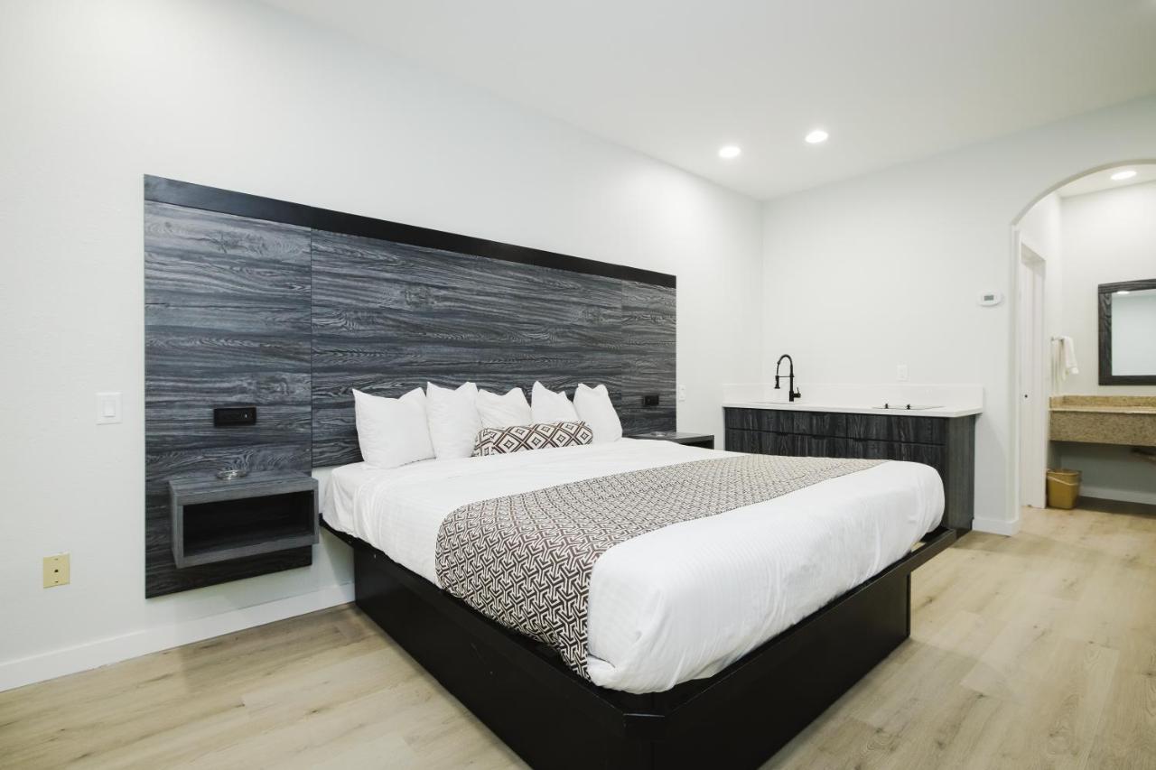 Sapphire Inn&Suites Deer Park Eksteriør billede